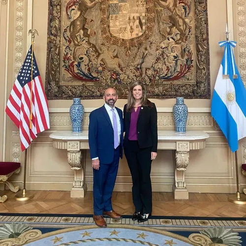 Max J. Pérez-Bouret 1